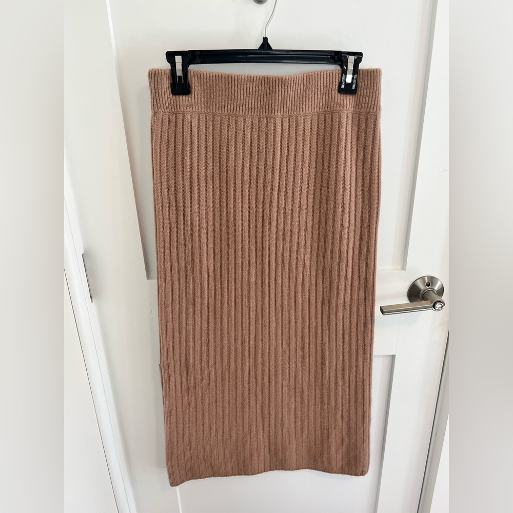 Bloomingdales cashmere midi skirt. Size 2. Never worn. Tags still on!